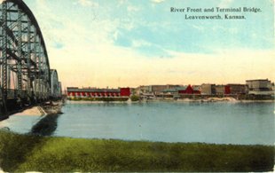 Postcard view of the Missouri River near Leavenworth